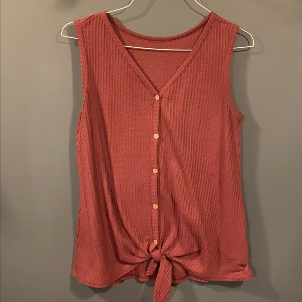 Maroon waffle tank with wood buttons. Front tie.